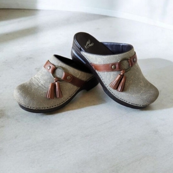 Dansko Shandi Clog - Picture 1 of 9